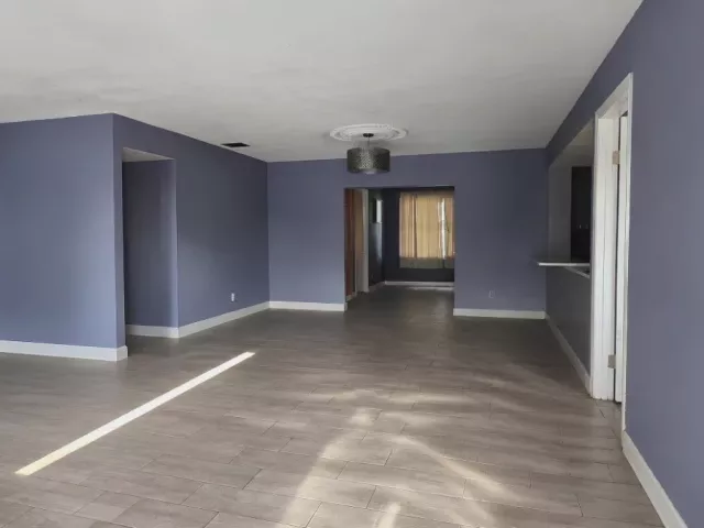 Продажа дома по адресу 8150 NW 13th Ct - фото 9380607
