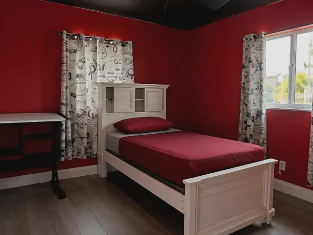 Продажа дома по адресу 8150 NW 13th Ct - фото 9380611