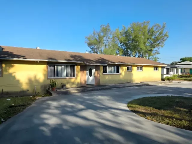 Продажа дома по адресу 8150 NW 13th Ct - фото 9380598