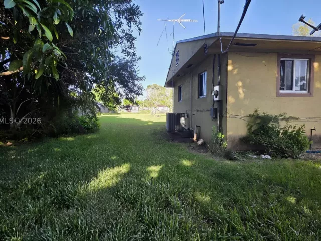 Продажа дома по адресу 8150 NW 13th Ct - фото 9380603