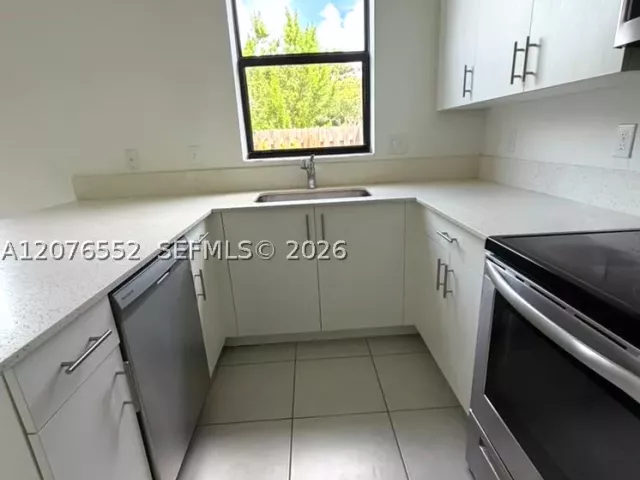 Продажа дома по адресу 519 NE 208th Ter - фото 9380570