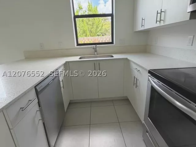 Продажа дома по адресу 519 NE 208th Ter - фото 9380571