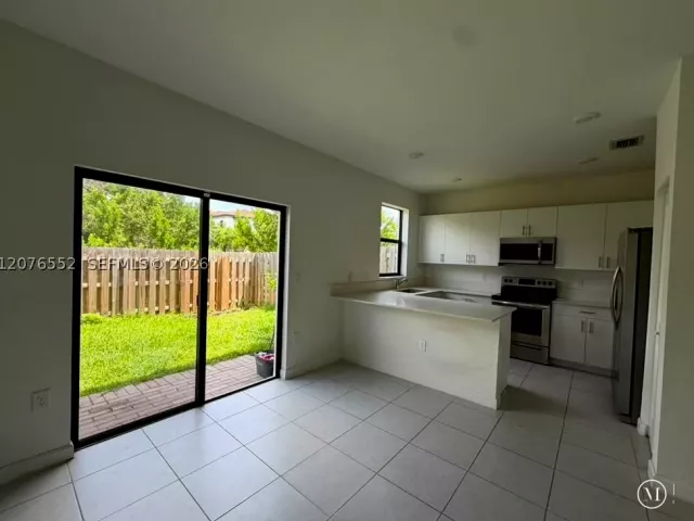 Продажа дома по адресу 519 NE 208th Ter - фото 9380572
