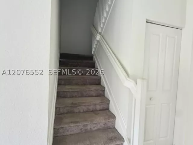 Продажа дома по адресу 519 NE 208th Ter - фото 9380577