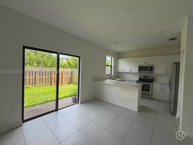 Продажа дома по адресу 519 NE 208th Ter - фото 9380567