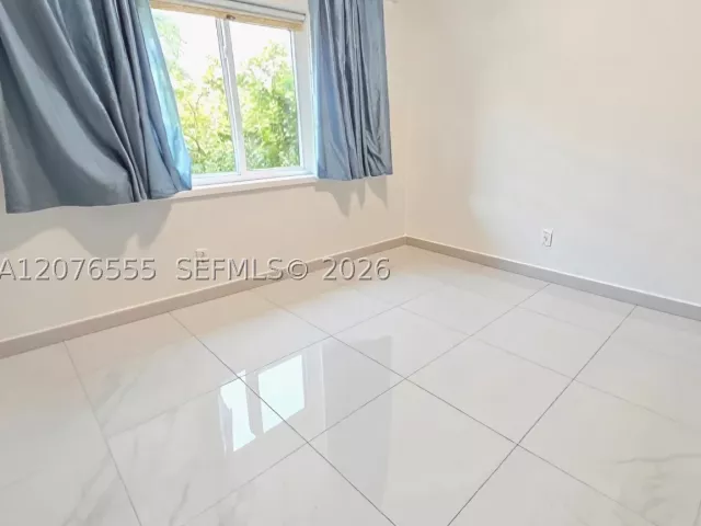Продажа дома по адресу 3320 NW 20th St - фото 9383229
