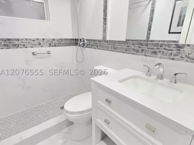 Продажа дома по адресу 3320 NW 20th St - фото 9383230