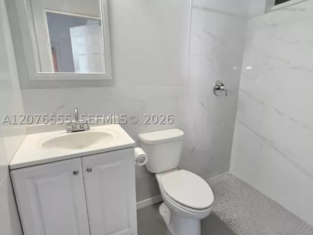 Продажа дома по адресу 3320 NW 20th St - фото 9383235