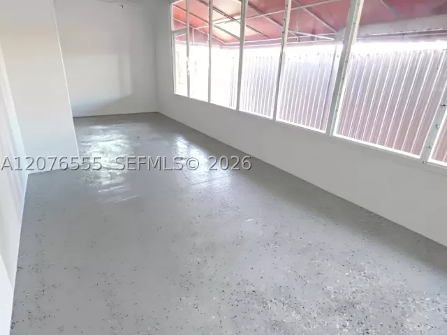 Продажа дома по адресу 3320 NW 20th St - фото 9383236