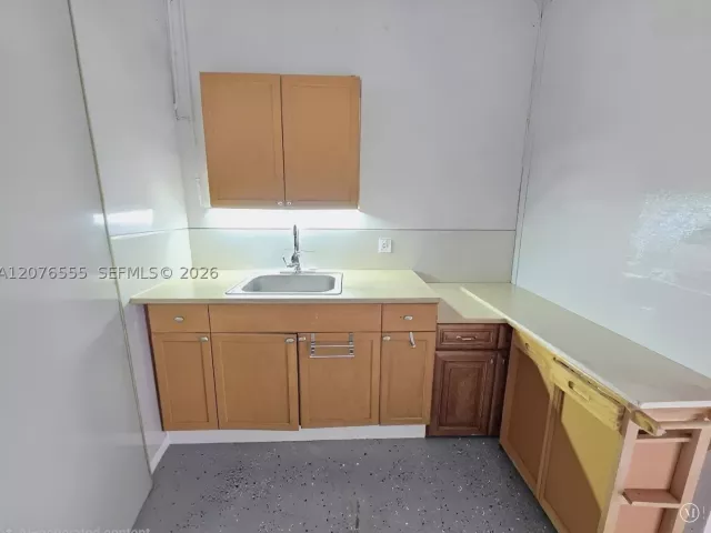 Продажа дома по адресу 3320 NW 20th St - фото 9383237