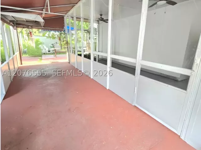 Продажа дома по адресу 3320 NW 20th St - фото 9383238