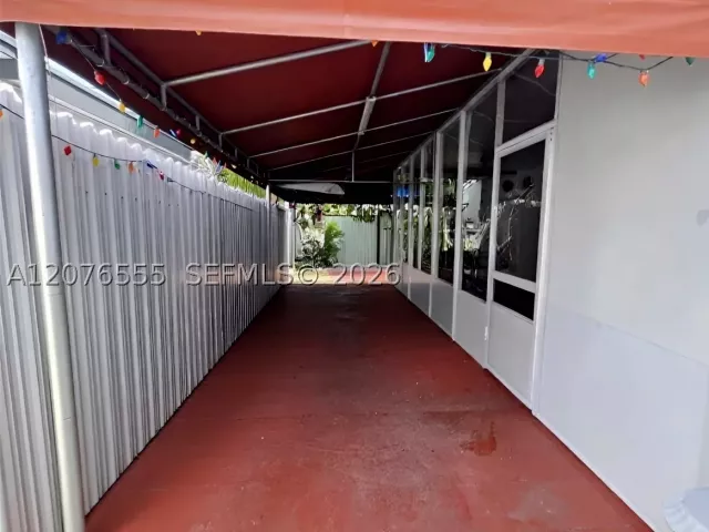 Продажа дома по адресу 3320 NW 20th St - фото 9383239