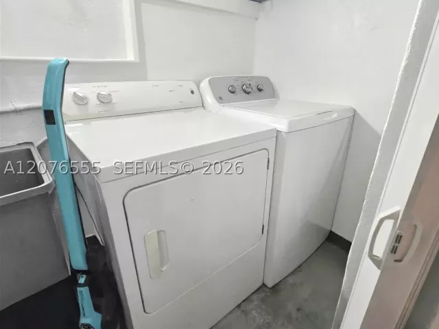 Продажа дома по адресу 3320 NW 20th St - фото 9383241