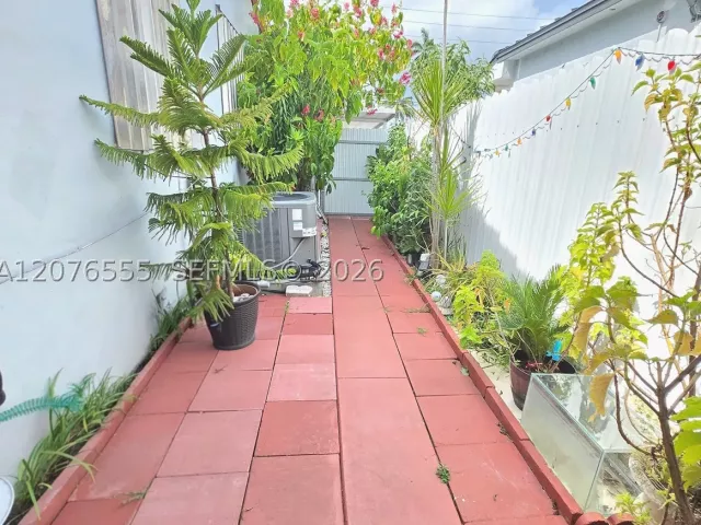 Продажа дома по адресу 3320 NW 20th St - фото 9383242