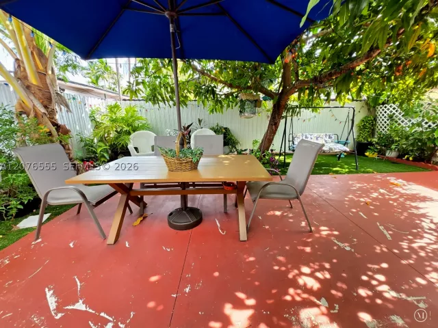 Продажа дома по адресу 3320 NW 20th St - фото 9383246