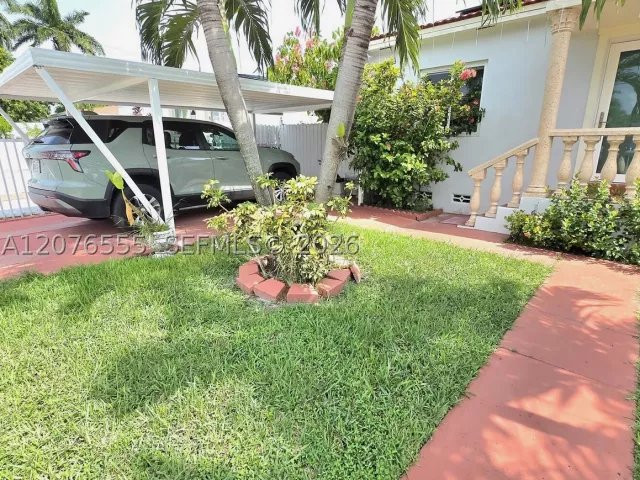 Продажа дома по адресу 3320 NW 20th St - фото 9383221