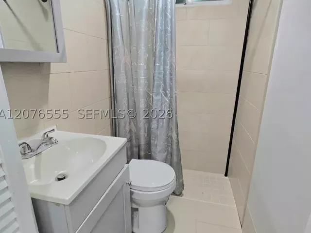 Продажа дома по адресу 3320 NW 20th St - фото 9383249
