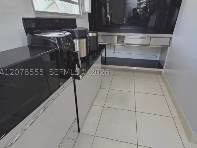 Продажа дома по адресу 3320 NW 20th St - фото 9383250