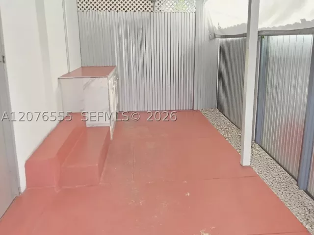 Продажа дома по адресу 3320 NW 20th St - фото 9383252
