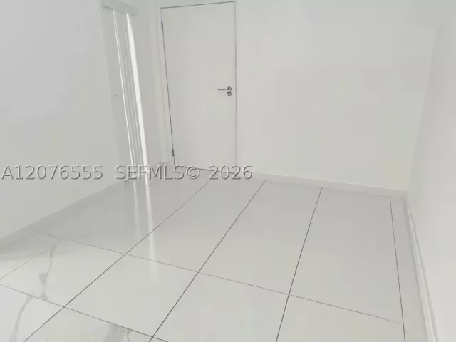Продажа дома по адресу 3320 NW 20th St - фото 9383253