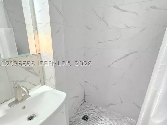 Продажа дома по адресу 3320 NW 20th St - фото 9383255