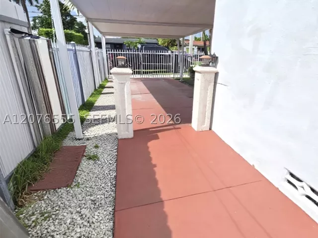 Продажа дома по адресу 3320 NW 20th St - фото 9383256