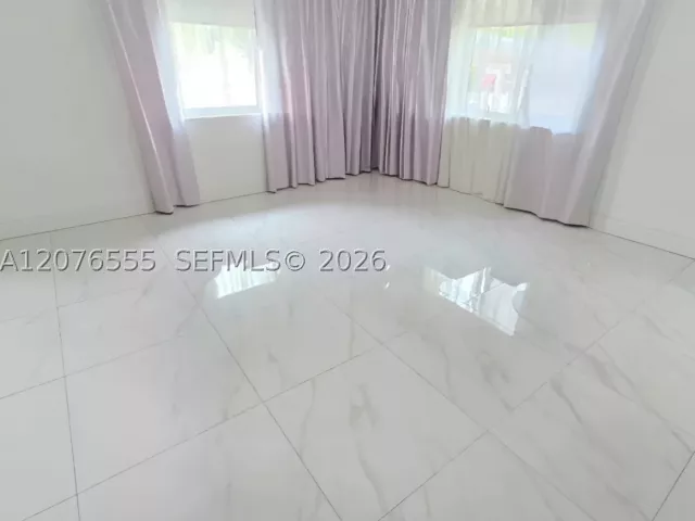 Продажа дома по адресу 3320 NW 20th St - фото 9383223