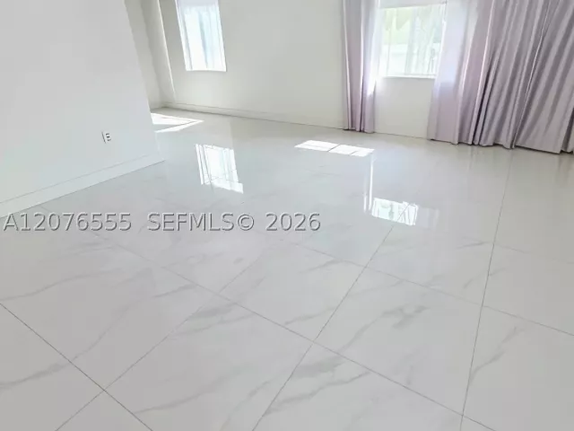 Продажа дома по адресу 3320 NW 20th St - фото 9383225