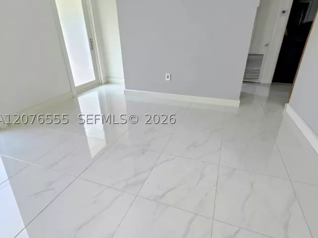 Продажа дома по адресу 3320 NW 20th St - фото 9383226