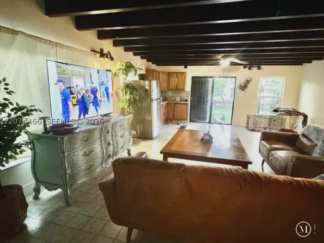 Продажа дома по адресу 3351 NW 20th St - фото 9383809