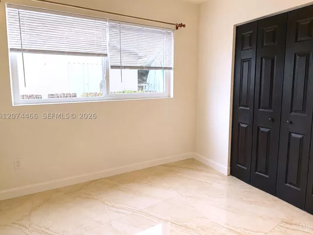 Продажа дома по адресу 3351 NW 20th St - фото 9383812