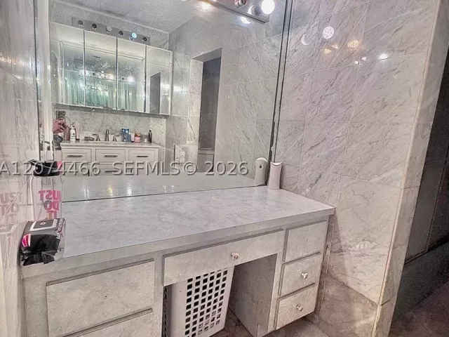 Продажа дома по адресу 3351 NW 20th St - фото 9383815