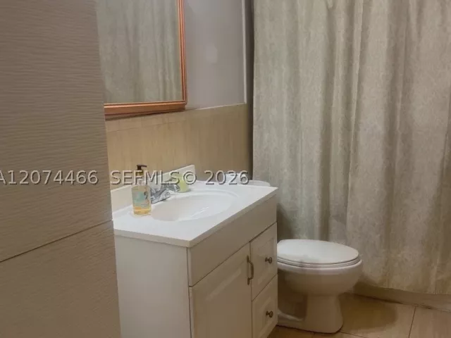 Продажа дома по адресу 3351 NW 20th St - фото 9383819
