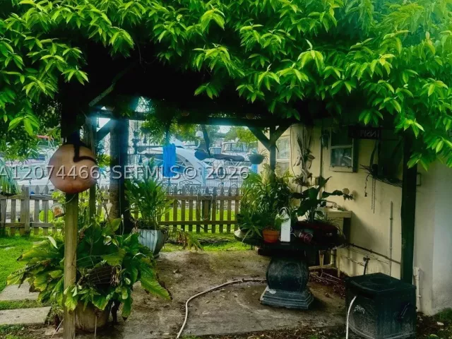 Продажа дома по адресу 3351 NW 20th St - фото 9383824