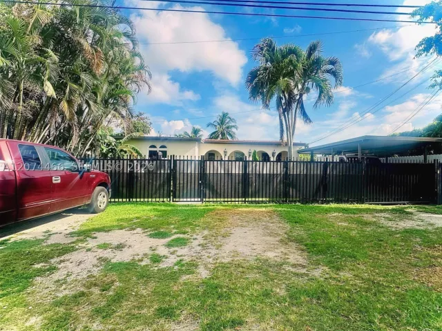 Продажа дома по адресу 3351 NW 20th St - фото 9383802