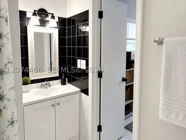 Продажа дома по адресу 3351 NW 20th St - фото 9383842