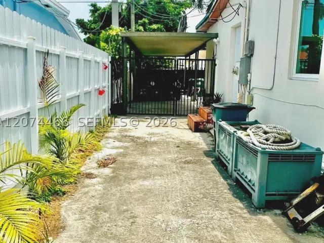 Продажа дома по адресу 3351 NW 20th St - фото 9383846