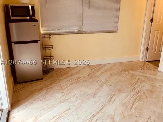Продажа дома по адресу 3351 NW 20th St - фото 9383850