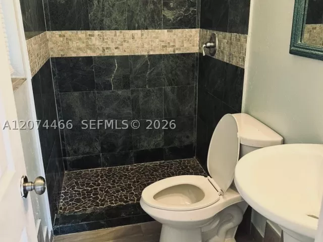 Продажа дома по адресу 3351 NW 20th St - фото 9383852
