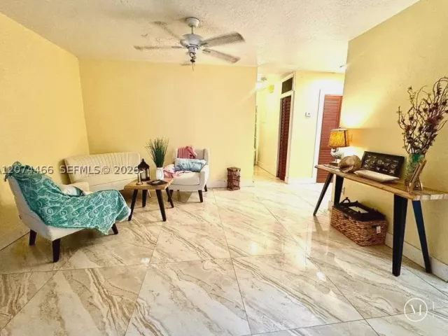 Продажа дома по адресу 3351 NW 20th St - фото 9383805