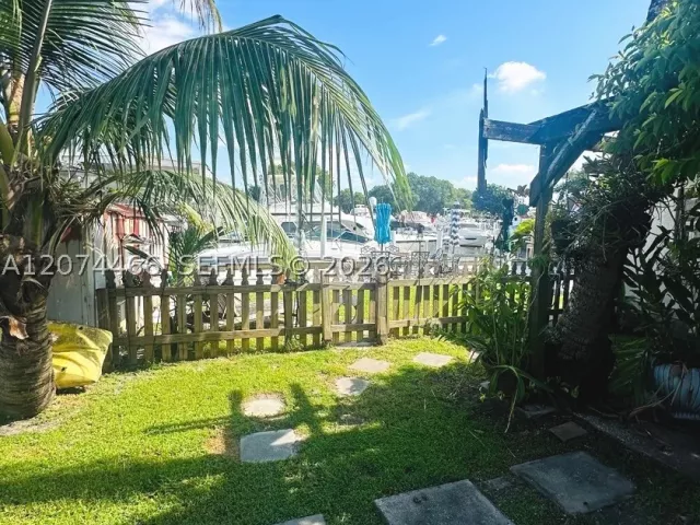 Продажа дома по адресу 3351 NW 20th St - фото 9383859