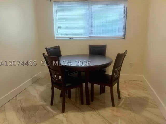Продажа дома по адресу 3351 NW 20th St - фото 9383806