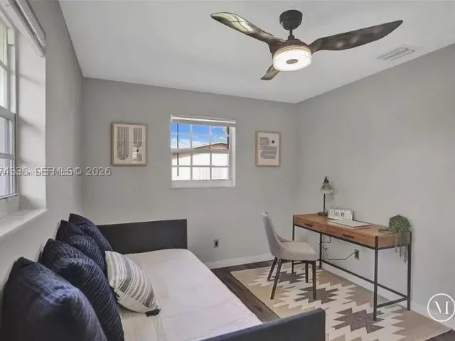 Продажа дома по адресу 302 NW 9th St - фото 9387640