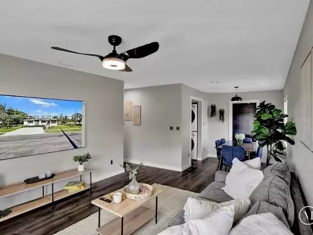 Продажа дома по адресу 302 NW 9th St - фото 9387651