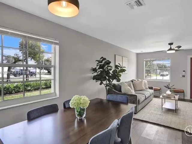 Продажа дома по адресу 302 NW 9th St - фото 9387661