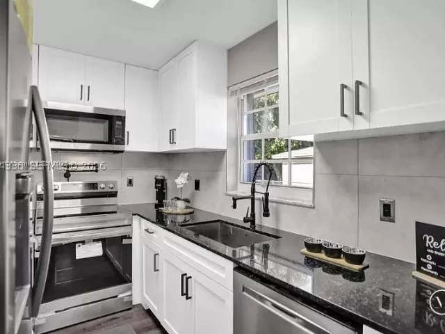 Продажа дома по адресу 302 NW 9th St - фото 9387636