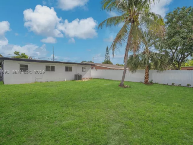 Продажа дома по адресу 2572 NW 20th St - фото 9377663