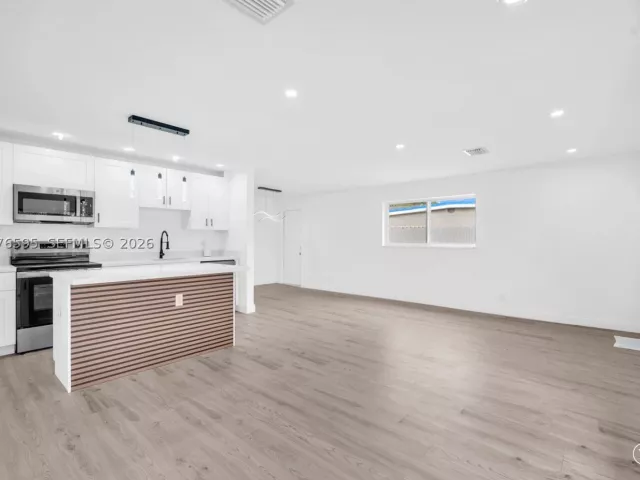 Продажа дома по адресу 2572 NW 20th St - фото 9377664
