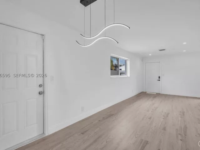 Продажа дома по адресу 2572 NW 20th St - фото 9377666