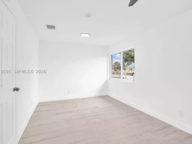 Продажа дома по адресу 2572 NW 20th St - фото 9377667